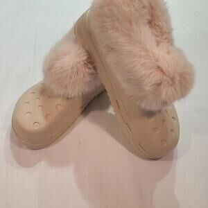 SUPER CUTE Beige Furry Croc-Style Ankle Boots